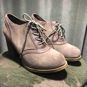 Leather Lace Up Oxford Heels 7.5